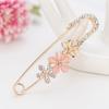 Voguish Stylish Flower Pendant Pins Crystalline Rhinestone Brooches Cardigan Scarf Buckle Clips Women Hat Clothes Lapel Pin AccessoriesFashion Pendant
