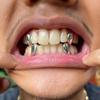 Hip-hop Geometria Punta Placcata Oro Denti di Tigre Apparecchi Dentali Griglie Dentali per Donne Uomini Zanne di Vampiro Halloween Gioielli in Acciaio Inossidabile
