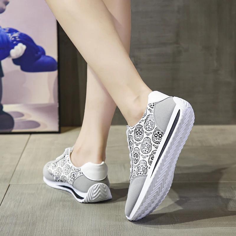 Women's casual lace-up painting skull vulcanized shoes 2025 new outdoor commuting fashion large size sports shoes