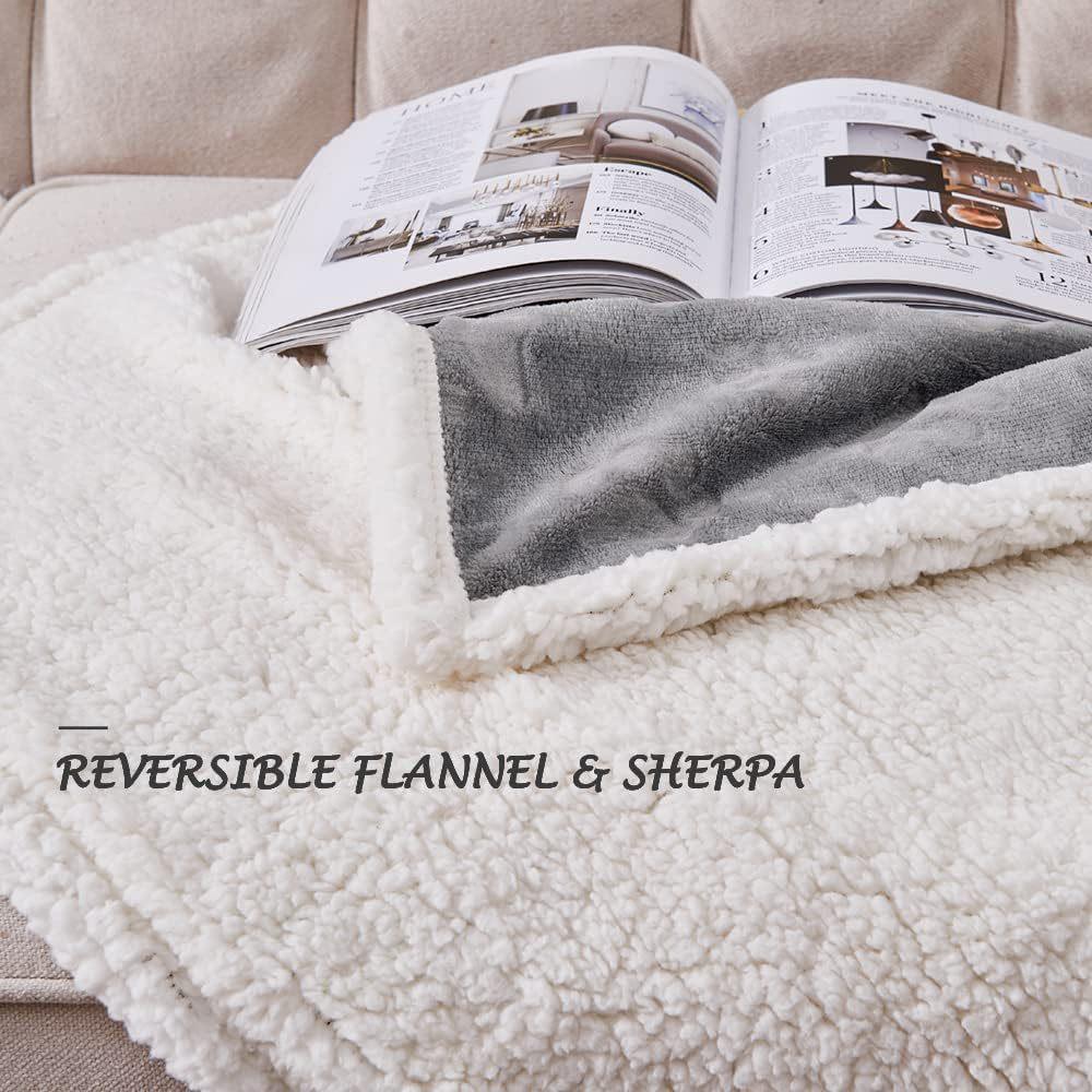 Pet Waterproof Sherpa Blanket - Paw Print Design, All-Season Warmth