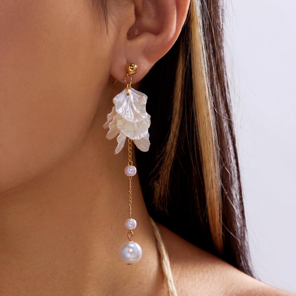 Orecchini Pendenti con Nappa di Perle e Fiore Bianco Tropicale per Donna Oro Boho Floreali Lunghi Statement Gioielli per Vacanze al Mare Resort