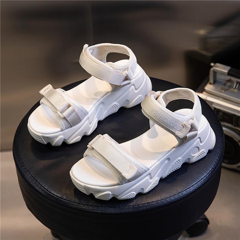 

2025 new sports shoes summer fish mouth breathable sandals fashion wear flat casual versatile beach women s shoes 35 бежевый