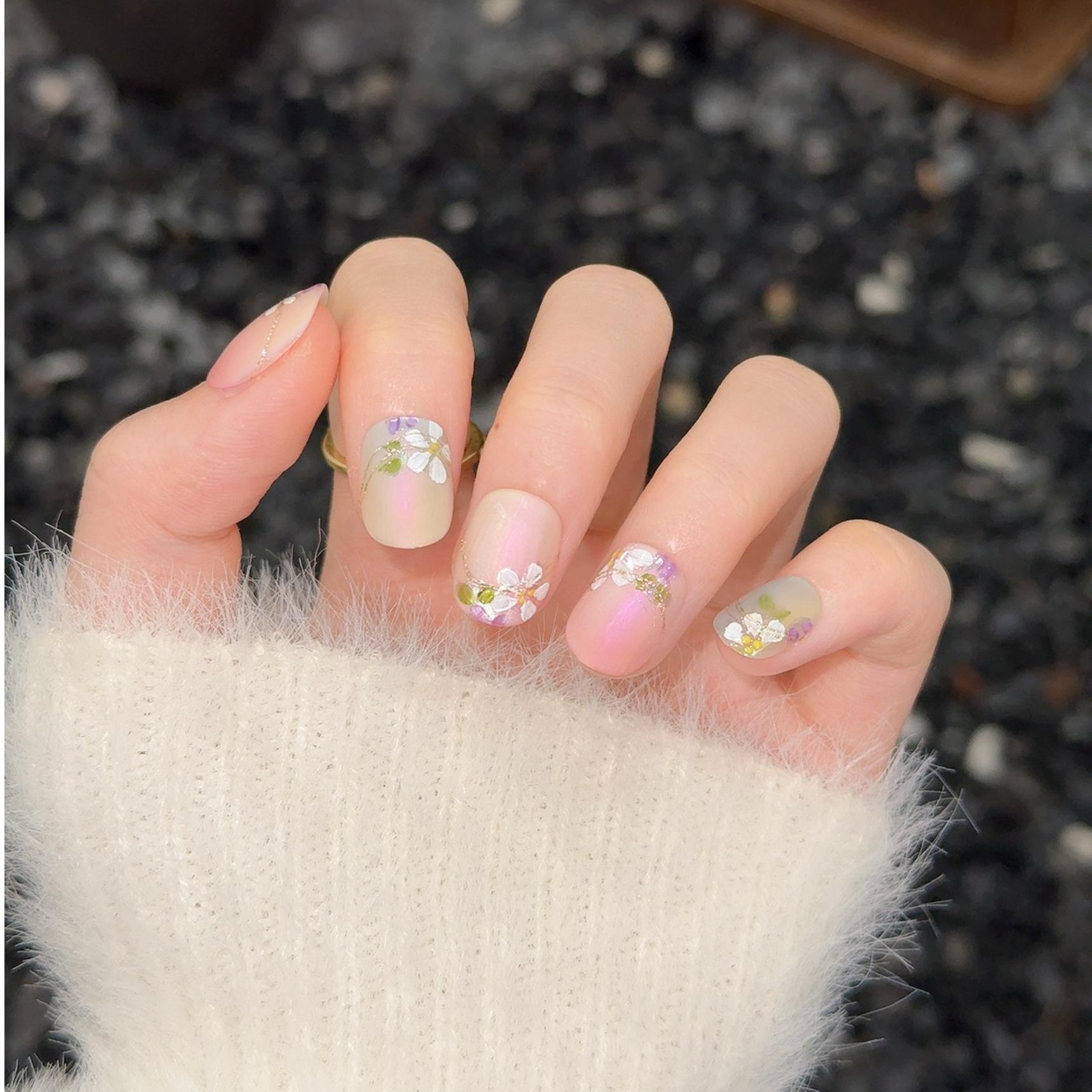 

Xiaohongshu Bestseller: Dazzling Little Lily Handmade Whitening Press-on Nails, Pure Desire Style for Spring/Summer S