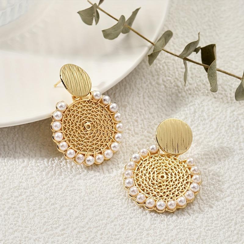 Atmospheric Imitation Pearl Circular Spiral Patterned Earrings for Women's Jewelry Attending Banquets or Wedding Scenes