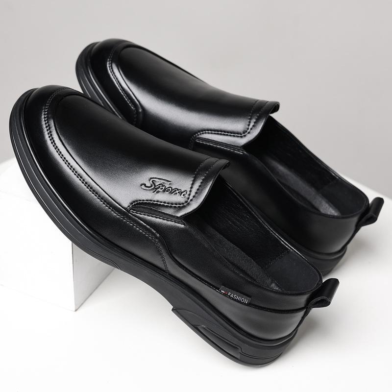 

Мужская обувь новая летняя обувь из полой кожи на мягкой подошве дышащая для среднего и пожилого возраста деловая повседневная папины кожаные сандалии 38