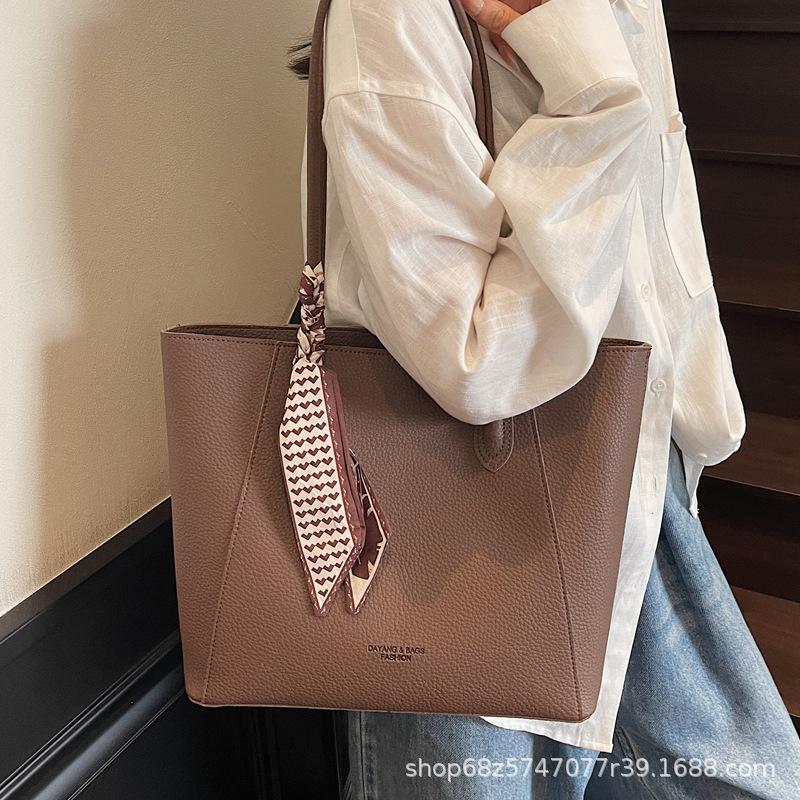 Simple Retro Bag Women's Large Capacity 2025 New Casual Fashion Versatile Shoulder Bag for Work Commuter Tote Bag