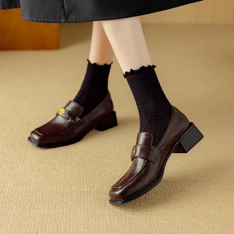 

New foot-fitting women s single shoes casual black low-heeled women s low-top shoes square head and one pedal light-mouth four-season leather shoes 34