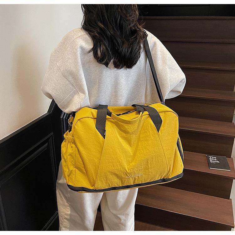 Women's Large Capacity Fashion Travel Duffle Bag - Lightweight Handheld for Sports, Fitness, and Short Trips