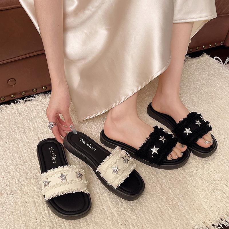 French small fragrant style slippers women's summer wear 2025 new Internet celebrity fashion rhinestone flat bottom beach sandals