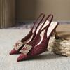 Scarpe singole con tacco alto a punta con fibbia quadrata plissettata in raso per donna con borsa con temperamento sandali