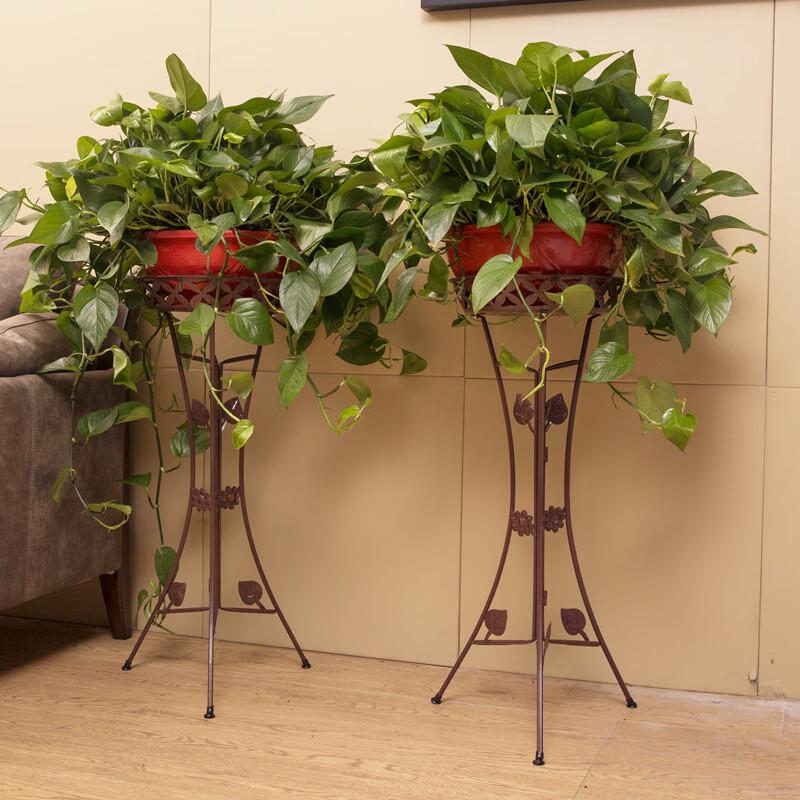 Mehrstöckiger Eisen-Blumenständer im europäischen Stil