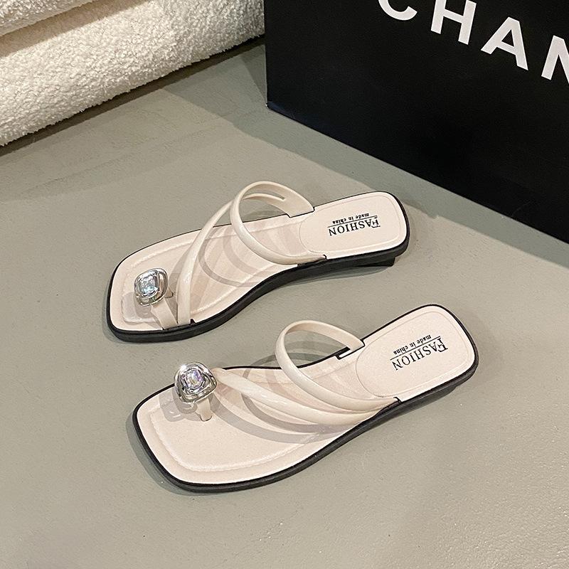 New Dating Temperament Cool Slippers Women's Versatile Skirt Low Heel Rhinestone Light Non-slip Wear-resistant Cool Slippers