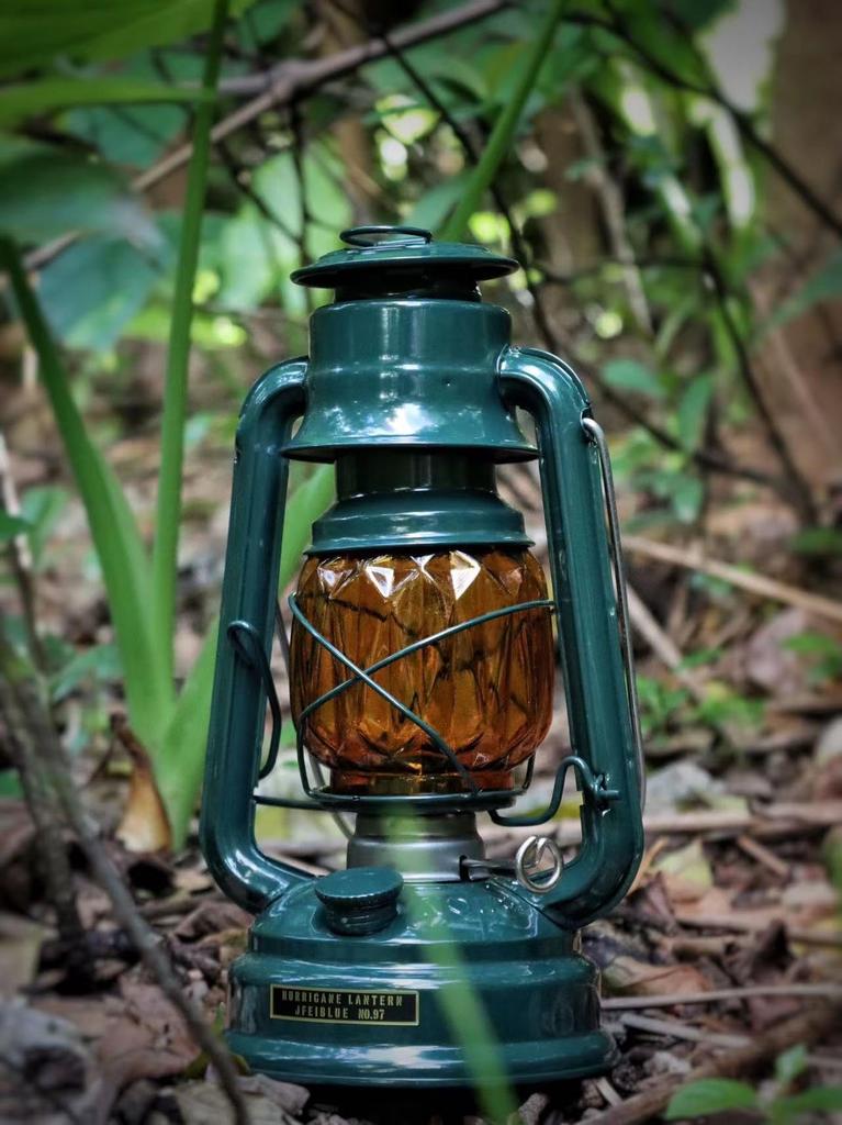 Lantern Marsh Oil Lantern, Kerosene Lantern, Portable Lighting for Outdoor Camping, Hand Lantern, Vintage Lantern (Dark Green)