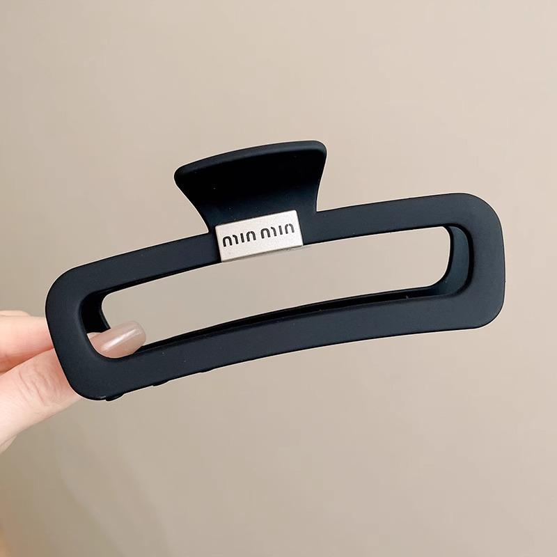 Fashion Elegant Plush Grab Clip Women's Large Hair High-end Sense Clip Hairpin Autumn and Winter Back Head Shark Clip Hairpin Headwear