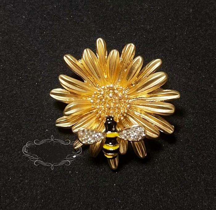 SKEDS Винтажный Барокко Стиль Хрустальная Собака Бабочка Значки Брошь Для Женщин Девушек Изысканный Винтажный Классический Леди Жемчужная Булавка Броши