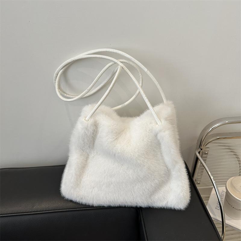 Plush Underarm Bag Cute Literary Lightweight Simple Casual Bag Fashionable Versatile Shoulder Bag Tide