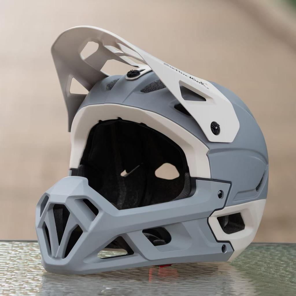 Scorpio mountain bike bike full helmet cycling helmet off-road forest locomotive children men and women DH downhill light gallop