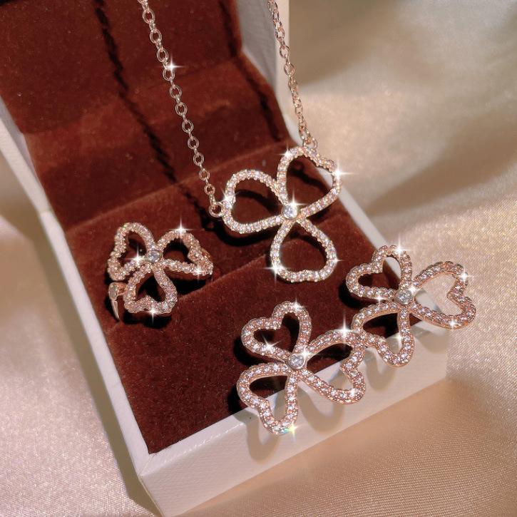 European and N Makings Four leaf Clover Bracelet Earrings Three-piece Set Free Zircon Student Bracelet Earrings Chain Woman
