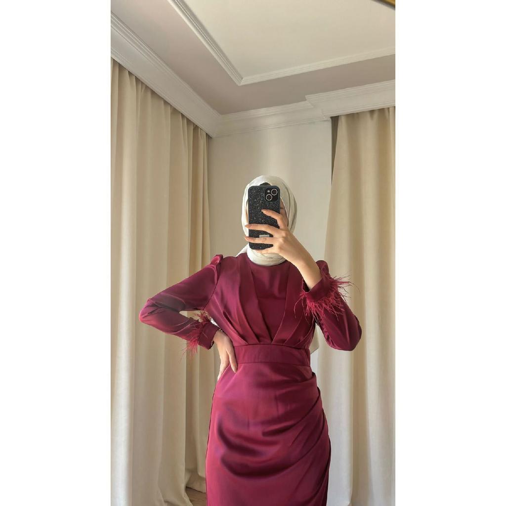 Rochie De Seara Hijab De Satin Cu Maneci Si Coada Cu Cciucuri