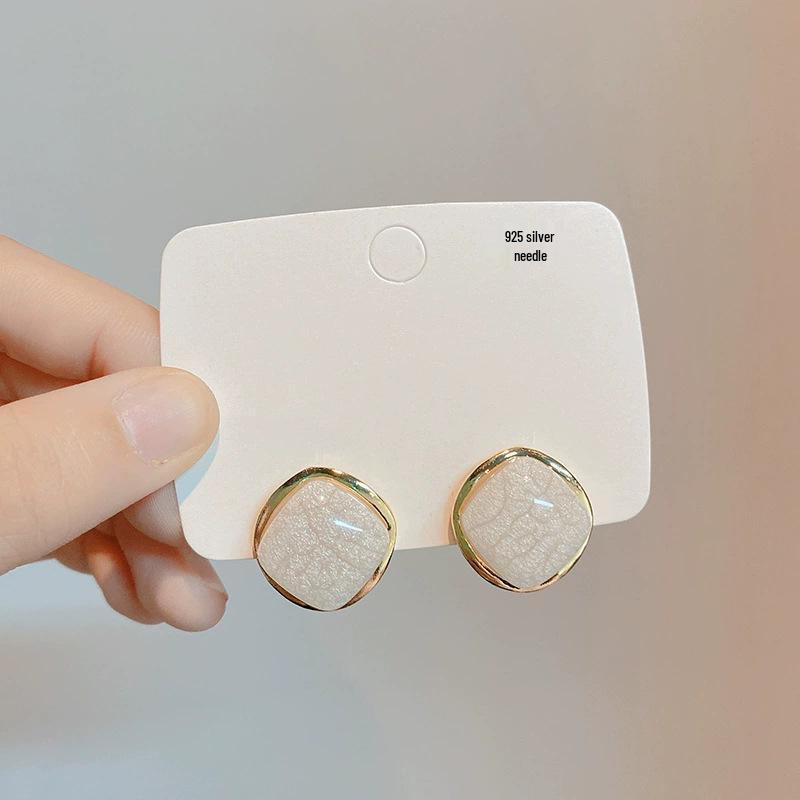 Silver Needle Dongdaemun Fresh Colorful Earrings - Simple, Versatile, Luxury Studs with a High-End Sense