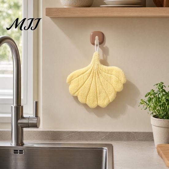 Hanging Loop Hand Towel Leaf Shape Towel, Soft Absorbent with Loop, Thickened Coral Velvet Cute Maple Ginkgo Design for Kitchen Bathroom Drying