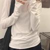 T-shirt Bianca a Maniche Lunghe con Bordo Arrotolato da Donna Sottile e Modellante Maglia di Base Top Semplice e di Alta Gamma