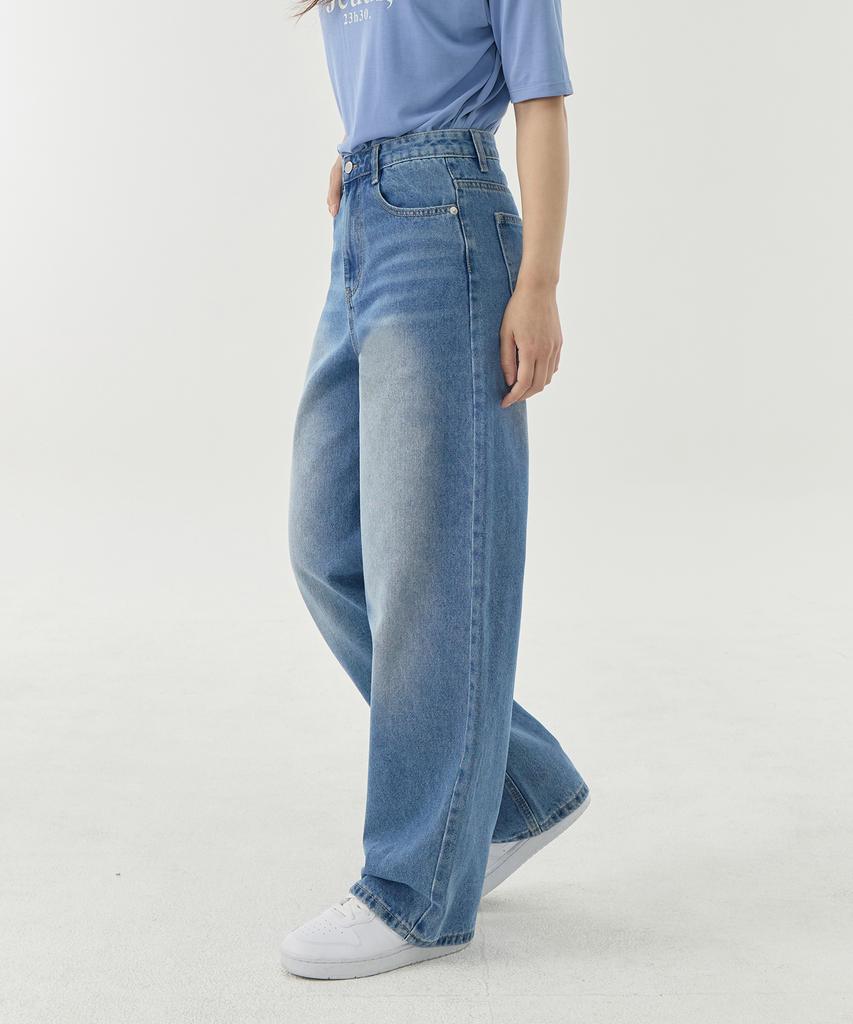 Akeusi Baggy Curved Wide Denim Pants Unisex (Light Wash)