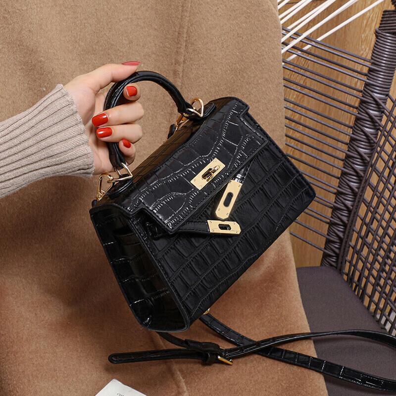 Viney Women's Crossbody Bag, Leather Handbag, Shoulder Bag, Black