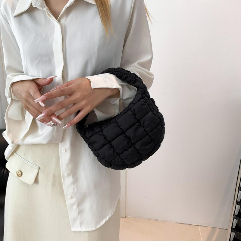 Chic And Soft Cotton Handbag With Zipper Closure Perfect For Daily Street Style