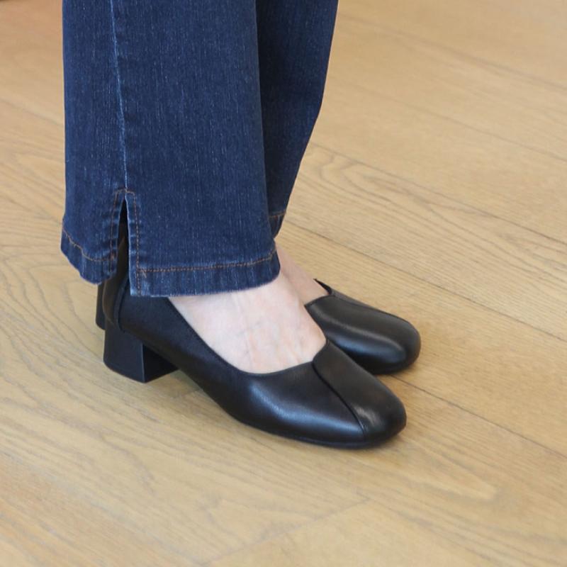 Shiz Madam Square Toe Pumps A42375