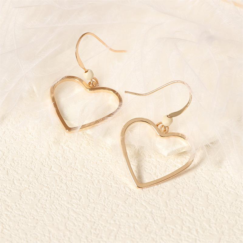 Simple Retro Love Earrings Geometric Metal Earrings Niche Temperament High-end Versatile Earrings