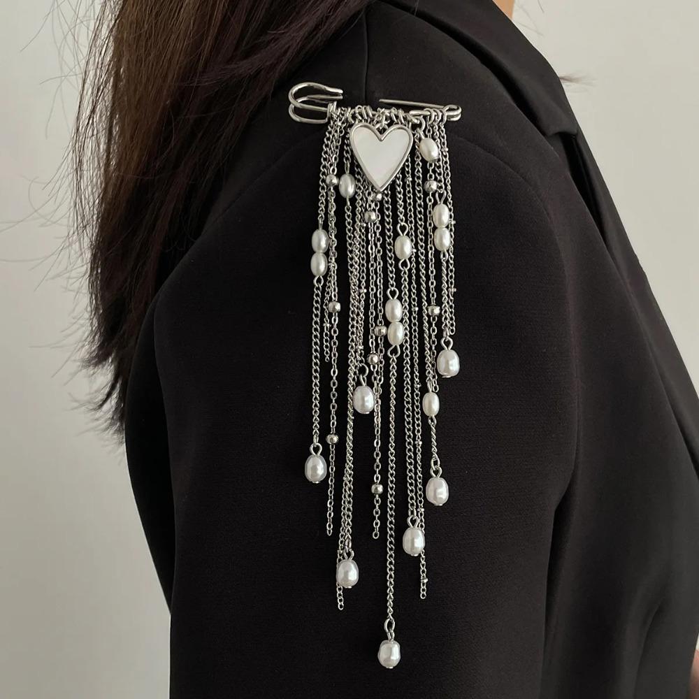 Multi Functional Imitation Pearl Heart Pendant Brooches Creative Tassel Chain Suit Pants Pins Brooch Fashion Clothes Decoration