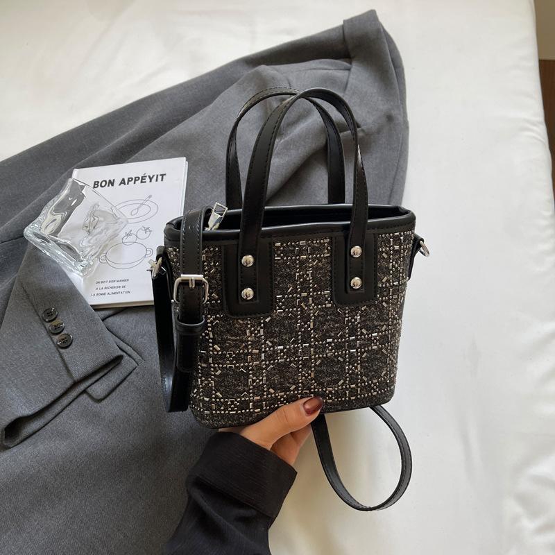 

Hot diamond bucket bag 2025 new heavy industry high-end temperament light luxury handbag European and American fashion shoulder messenger bag 17*9*15