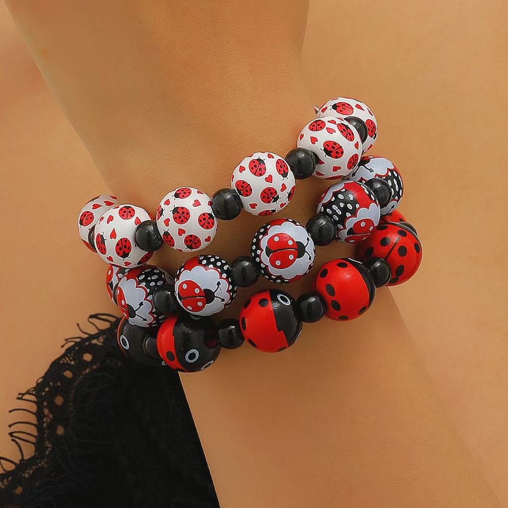 Exaggerated Personality Seven-spotted Ladybug Printed Wooden Beaded Elastic Bracelets for Women Retro Cute Jewelry Accessories