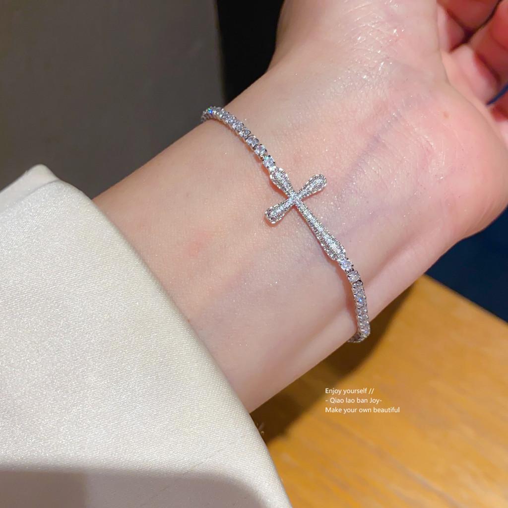 Cross Pendant Charm Bracelet With Zirconia And Gold Plating For Womens Fashion Accessories