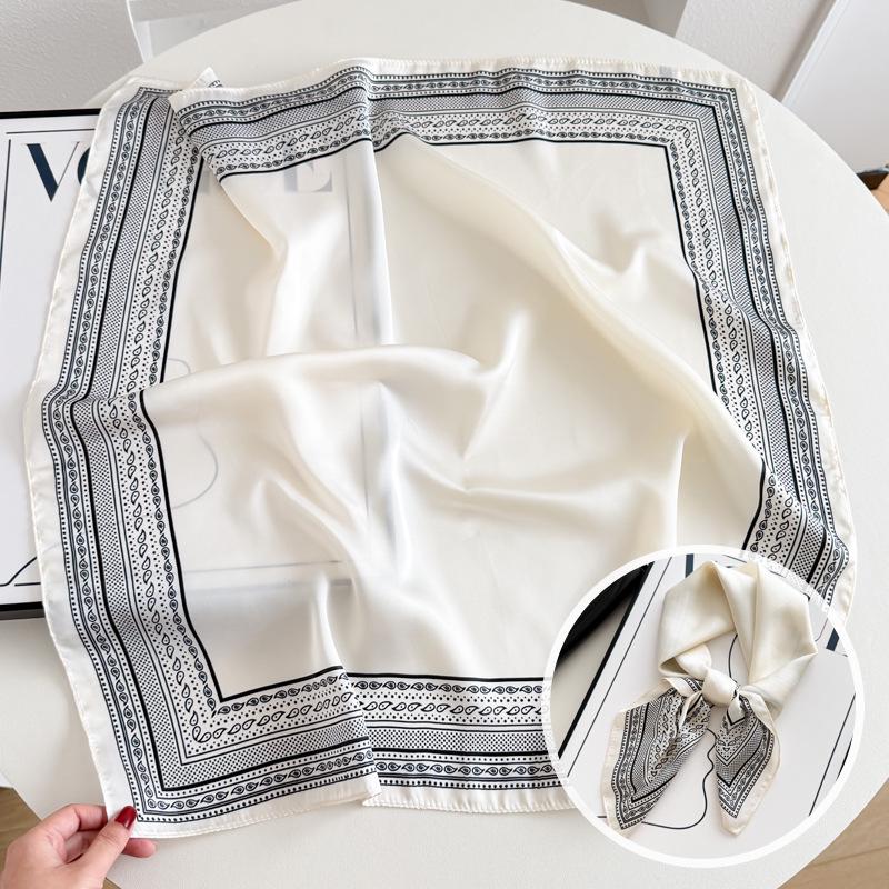 Damski jedwabny szalik w koreańskim stylu: Wszechstronny kwadratowy szalik z kamelią na wiosnę i jesień - do noszenia na szyi, na torebce lub we włosach