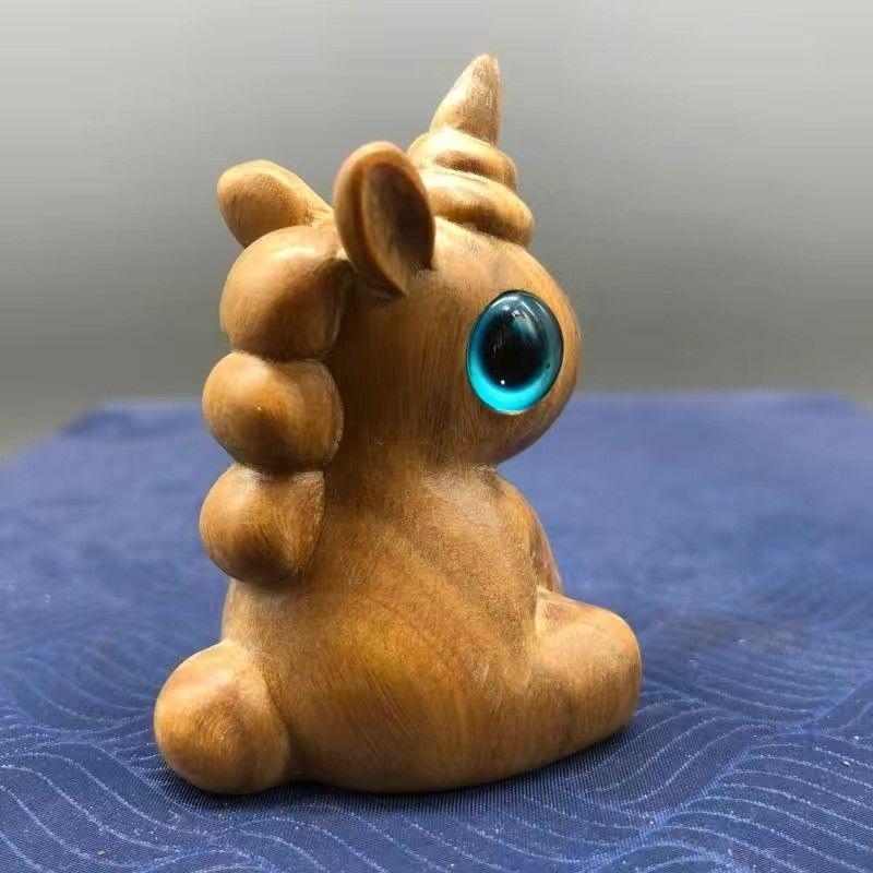 

Миниатюрная фигурка кошки из зеленого сандала: Милый деревянный подарок-резьба питомца