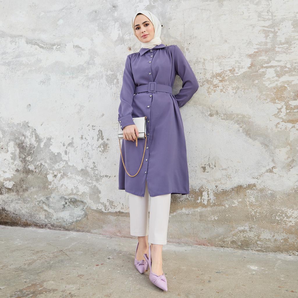 Tunica lungă pentru femei cu centură și piatră pe umăr