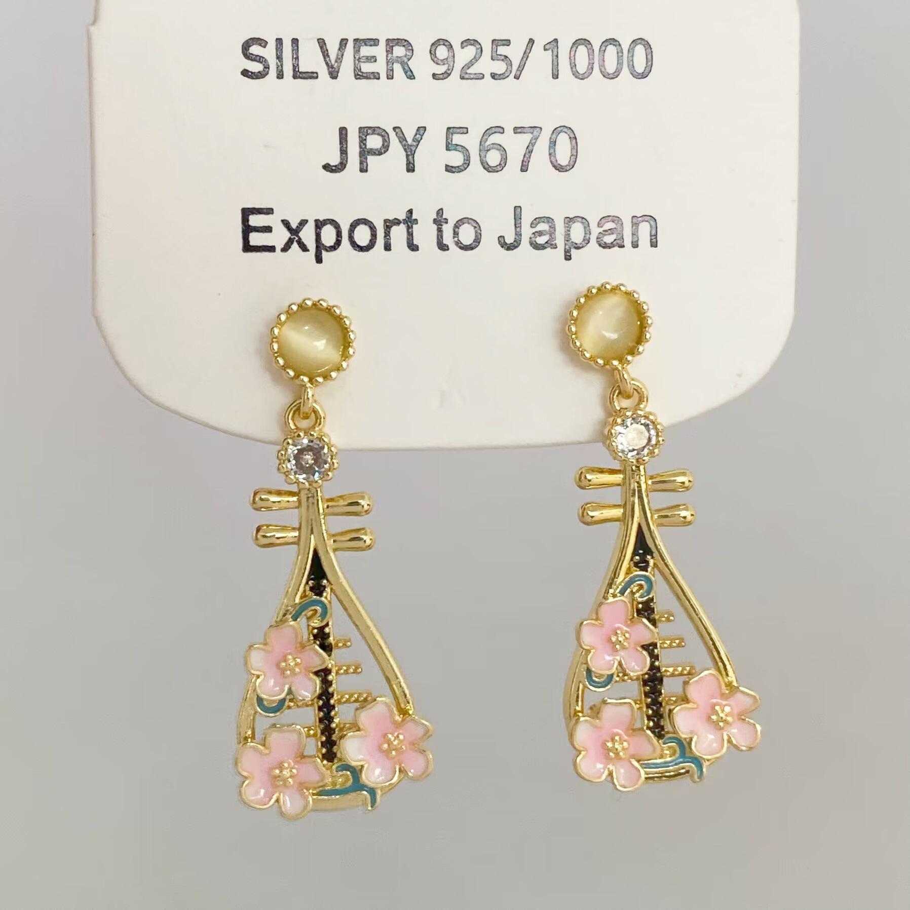 Chinese Retro Peach Blossom Pipa Earrings: Elegant, Unique, Sweet Fashion Statement