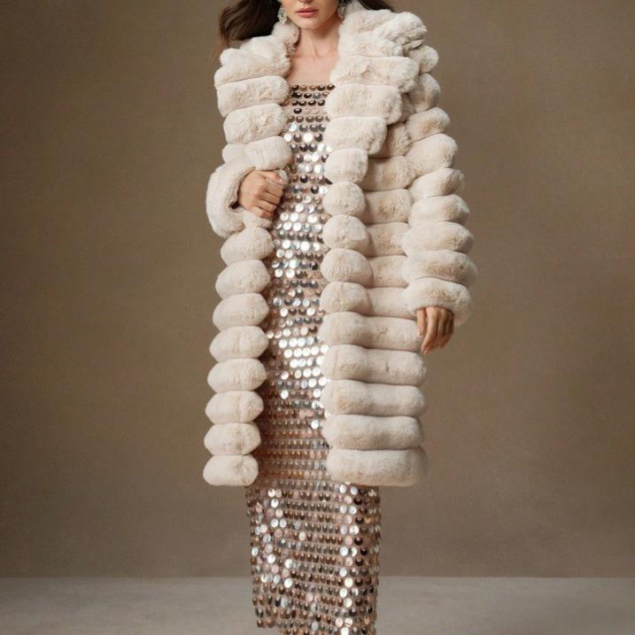 Bulk supply three-dimensional square artificial fur long coat, high-end banquet imitation rabbit fur coat is now available
