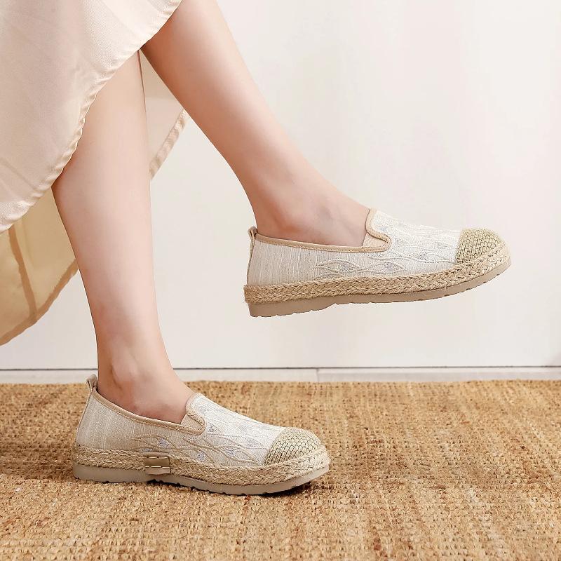 2025 Summer New Women's Breathable Old Beijing Cloth Shoes One Pedal Women's Soft-soled Non-slip Casual Versatile Mother Shoes