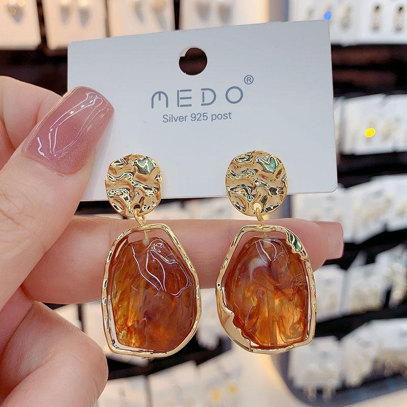 18K Gold Irregular Dangle Earrings: High-End Retro Design for Women