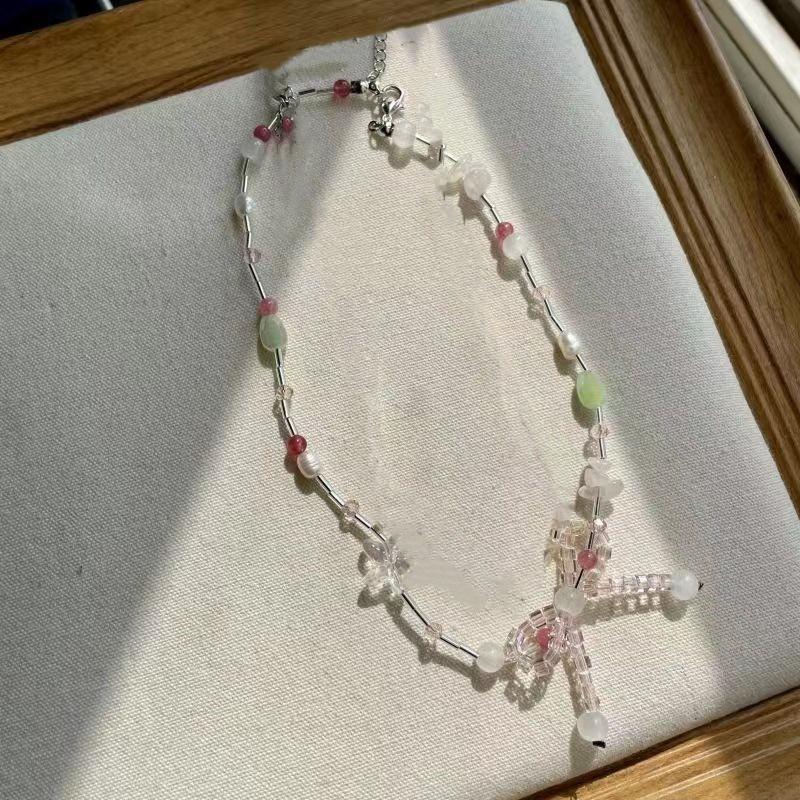 Candy-colored Beaded Butterfly Necklace for Girls, A Small and Unique Piece That Is Sweet and Cute, Suitable for A Teenage Girl Style.