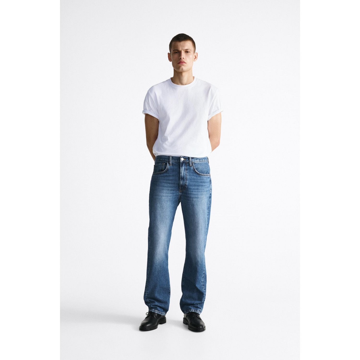 

JEANS WITH TWISTED SEAM