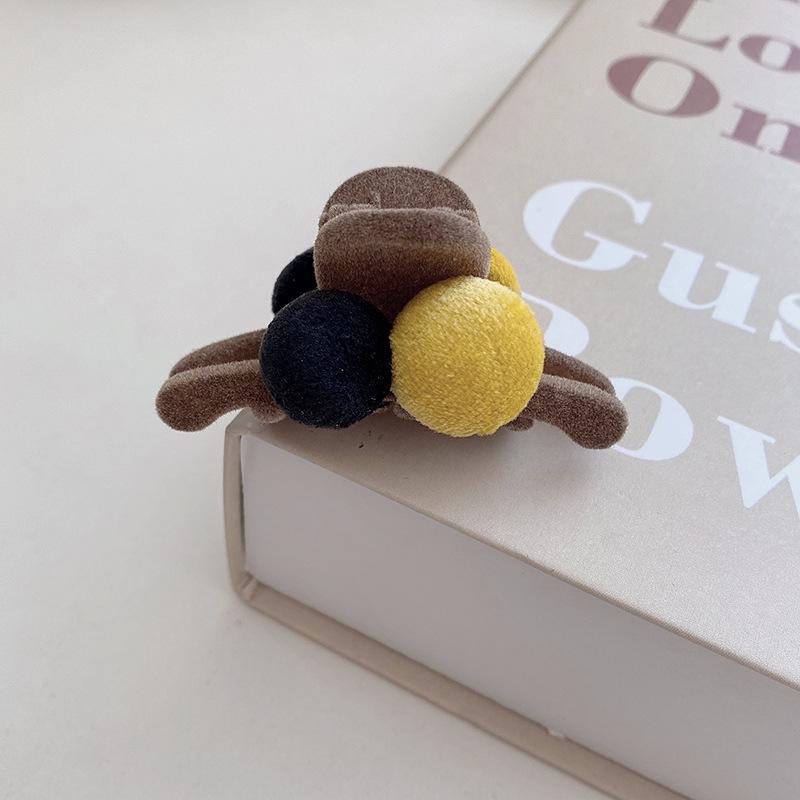 Korean & Japanese Style Cute Bang Clips: Small Claw Hair Accessories for Women