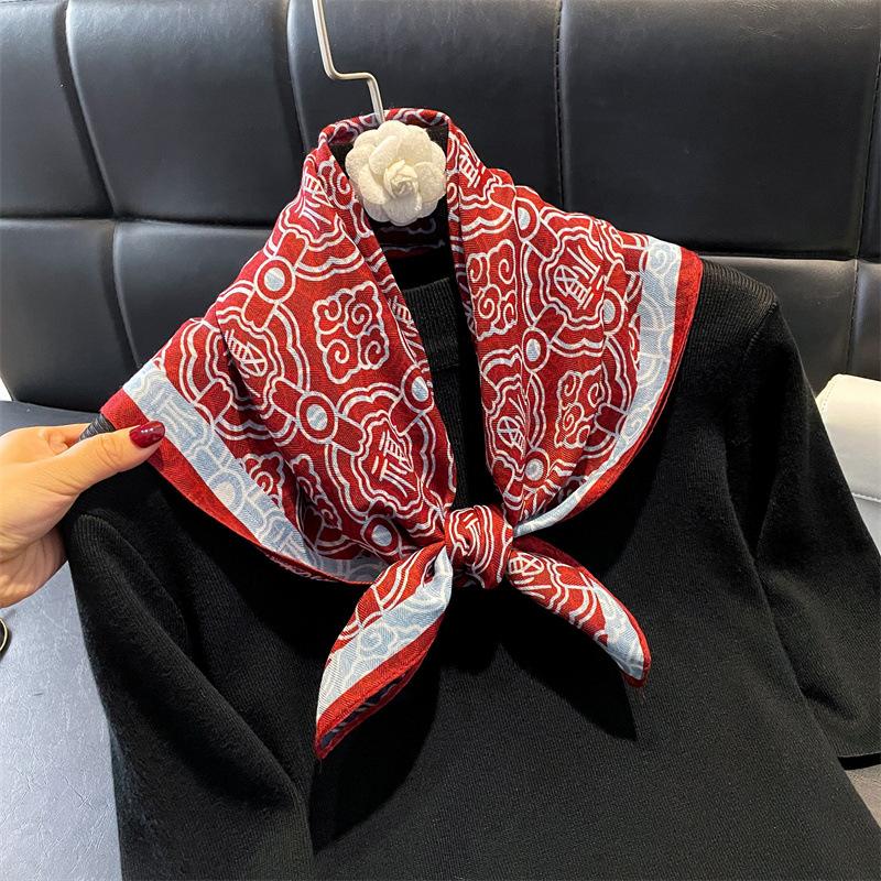 Leopard Print Double-sided Two-color Herringbone Silk Scarf, Small Square Scarf, Sun Protection, High-end Sense, High-quality Shawl Neck Scarf, Scarf.