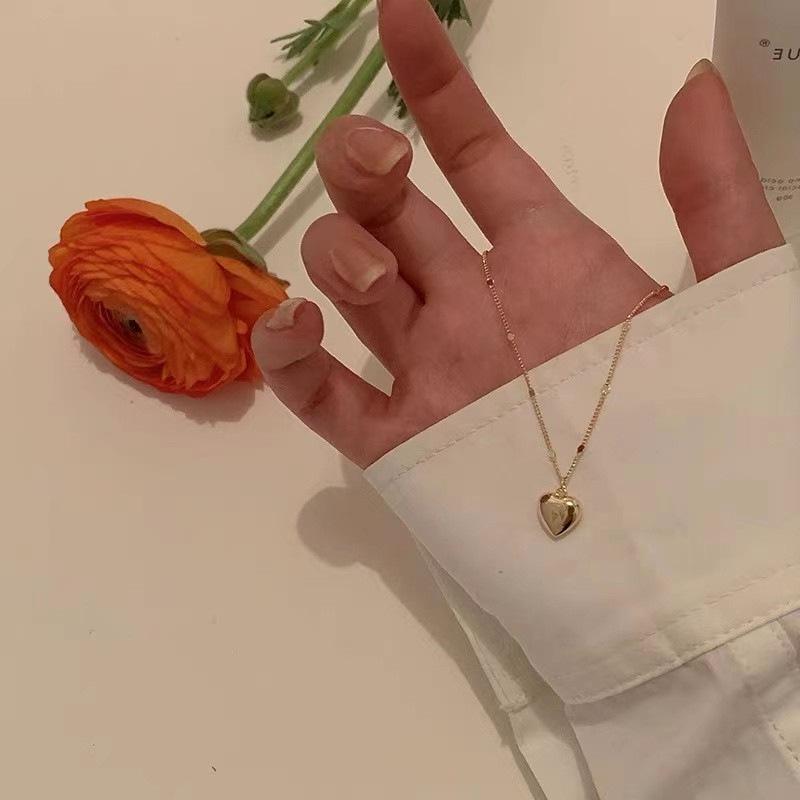 Simple Love Pendant Clavicle Chain Necklace Trendy Gold Color Choker for Women Fashion Jewelry Personalized Gift