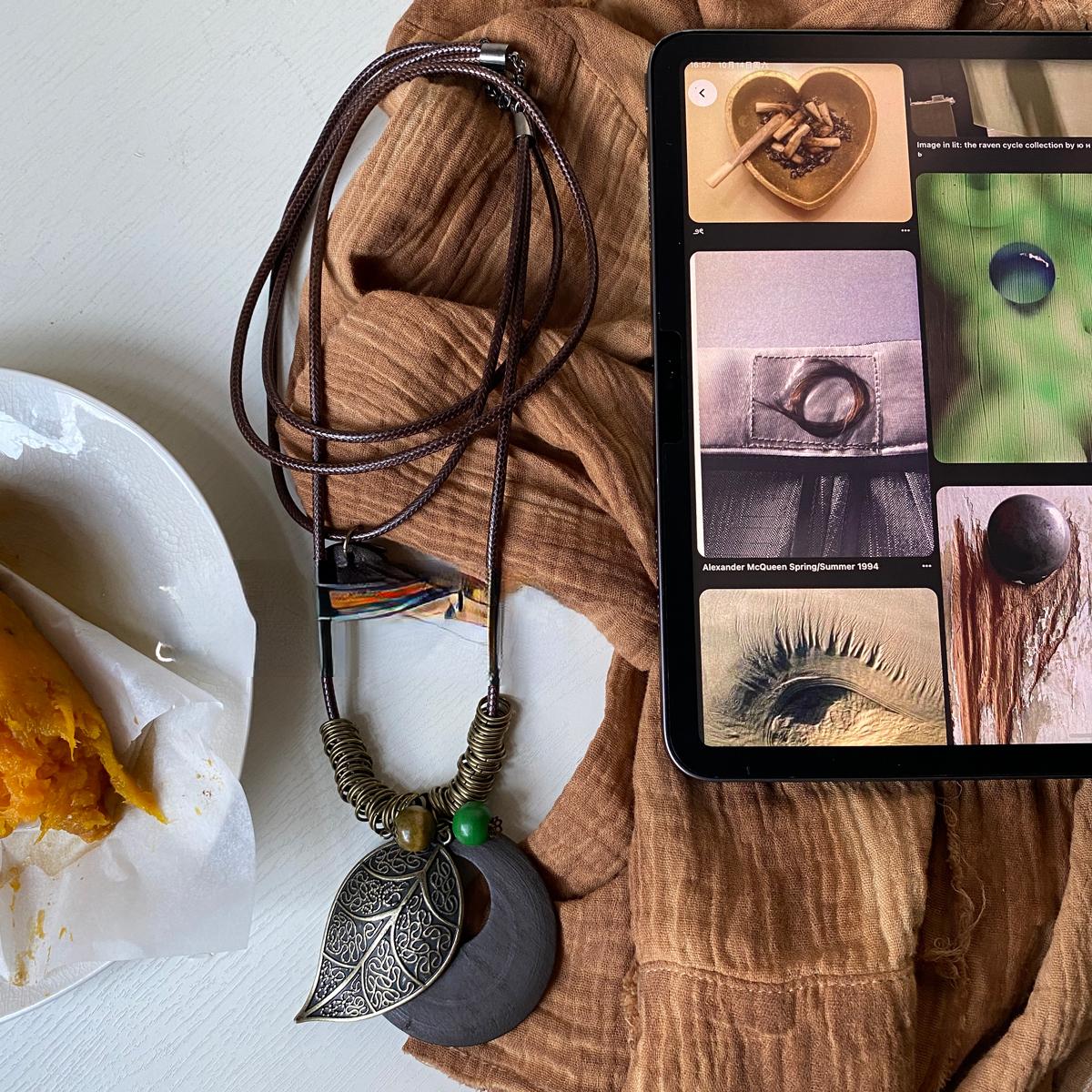 

Новинка 2024 года, четыре сезона, ретро аксессуар, ожерелье, деревянное винтажное длинное этническое женское стильное ожерелье с листьями, простые аксессуары