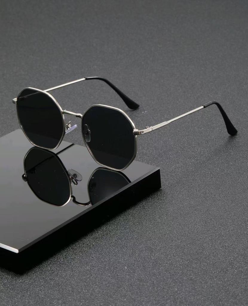 Retro Polygonal Sunglasses for Trendy Streetwear Fashion