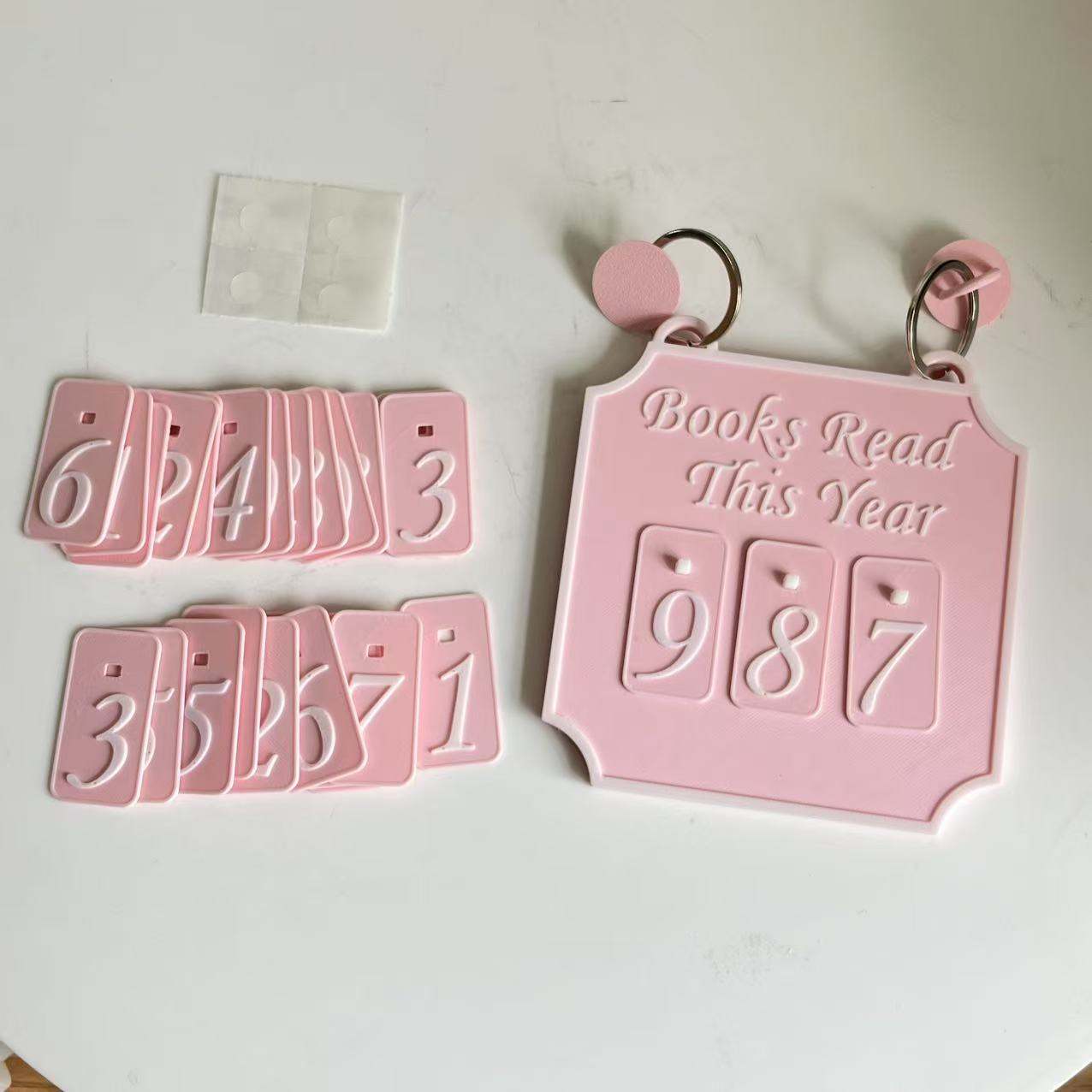 

Hanging Bookshelf Decoration New Year Countdown Decoration Ornament +Suction Cup Hanging Chain розовый